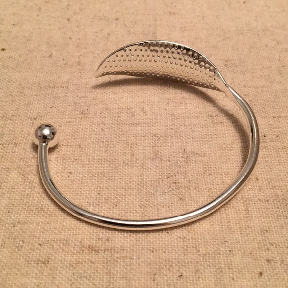 🆕 Leaf Bracelet - Picture 3 of 3